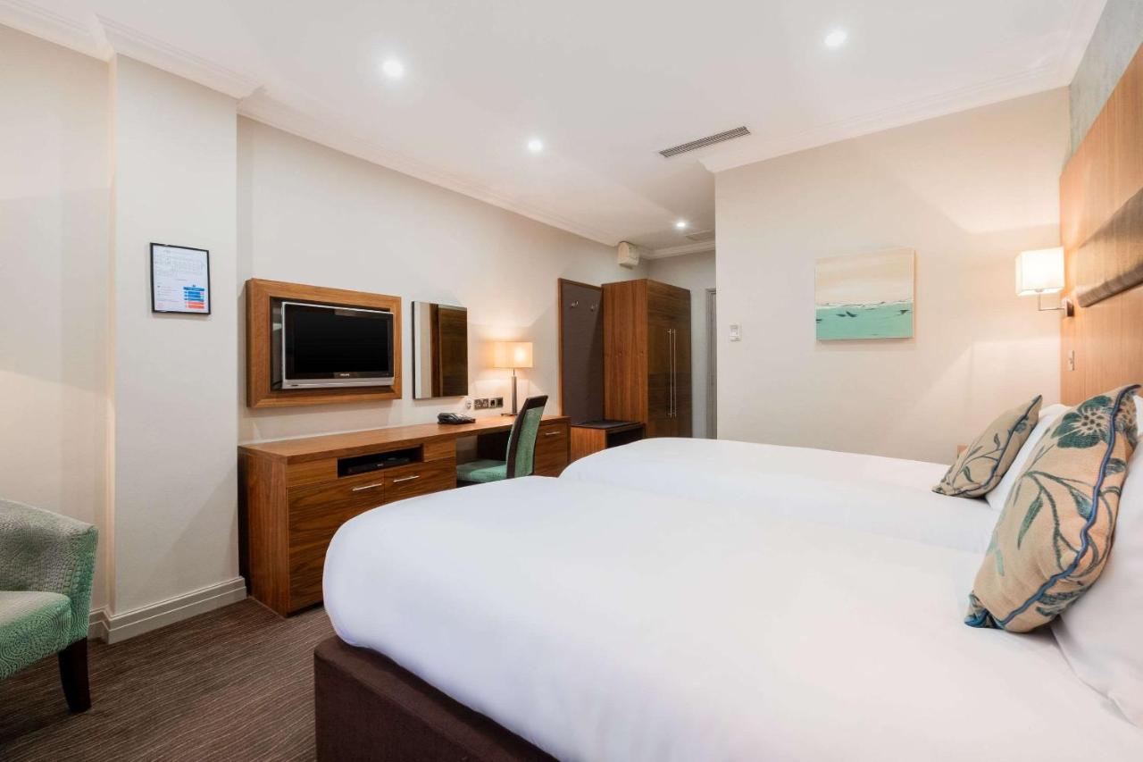 Ramada By Wyndham Cheltenham Golden Valley Kültér fotó