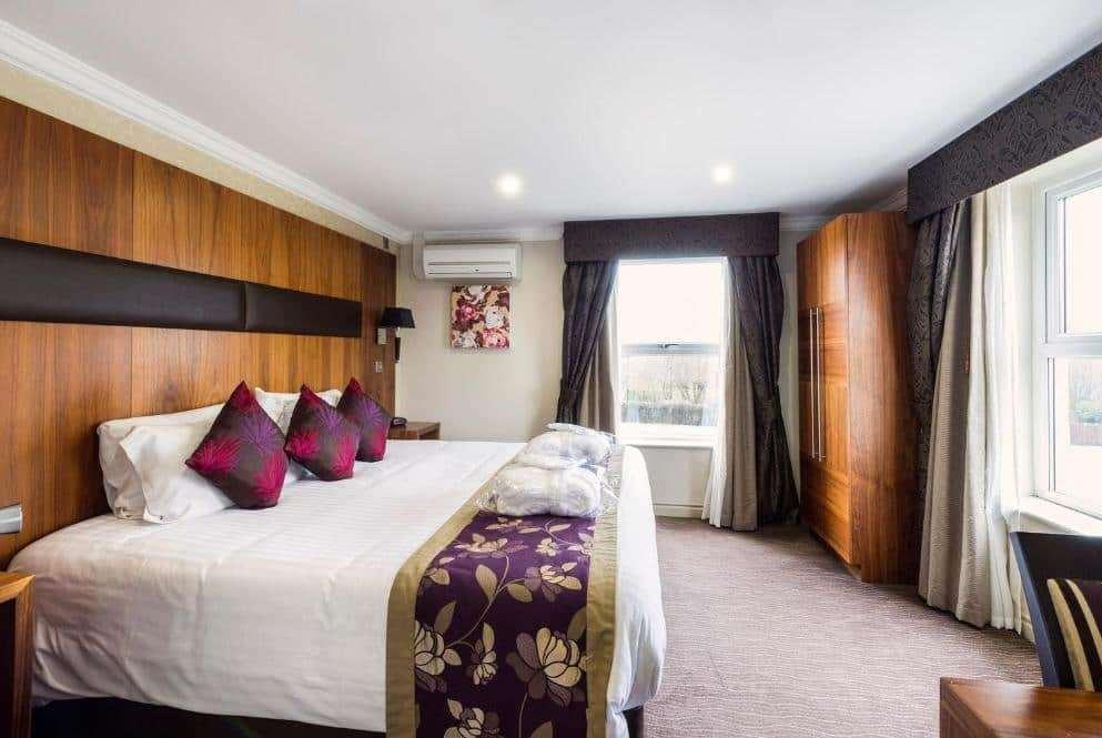 Ramada By Wyndham Cheltenham Golden Valley Szoba fotó