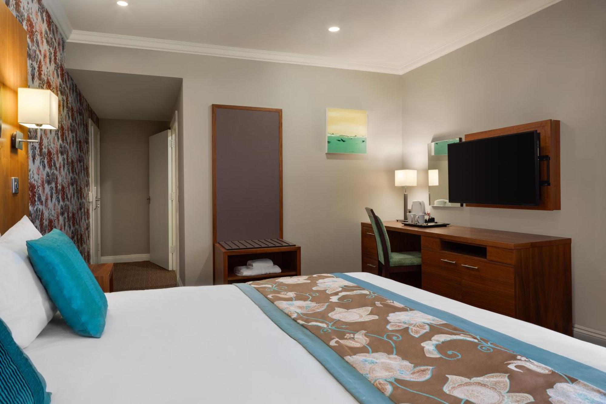 Ramada By Wyndham Cheltenham Golden Valley Kültér fotó
