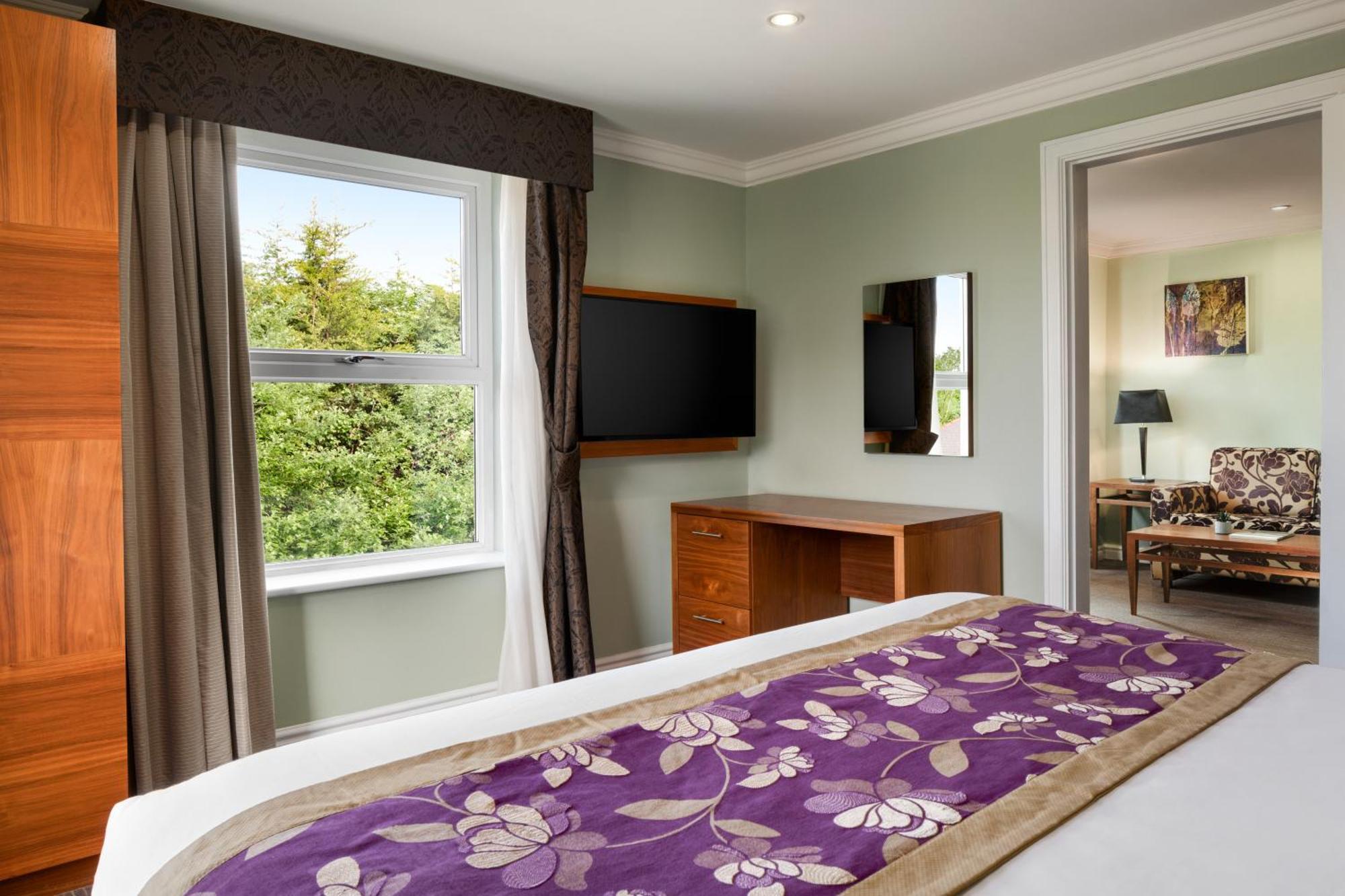 Ramada By Wyndham Cheltenham Golden Valley Kültér fotó