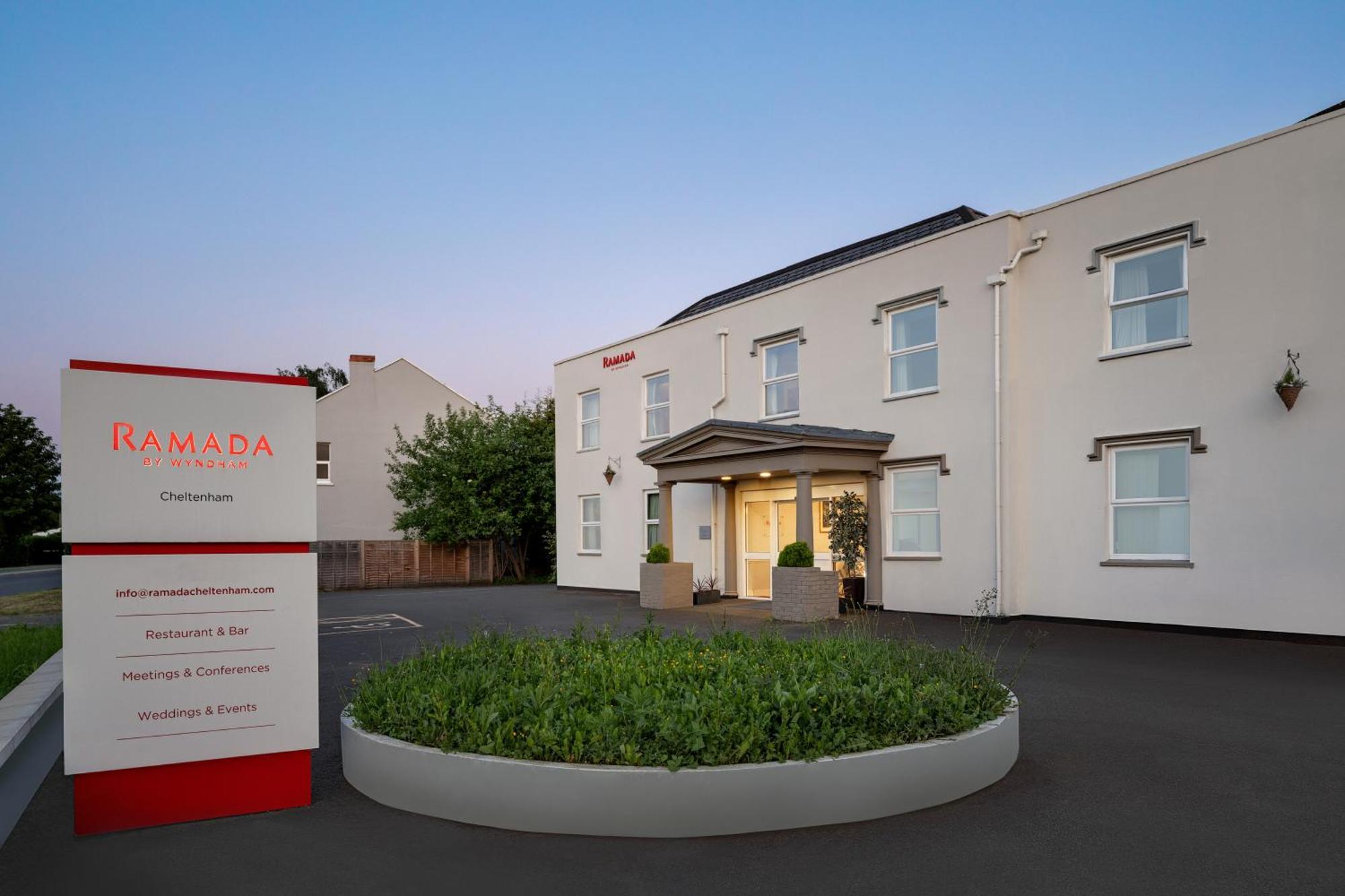Ramada By Wyndham Cheltenham Golden Valley Kültér fotó