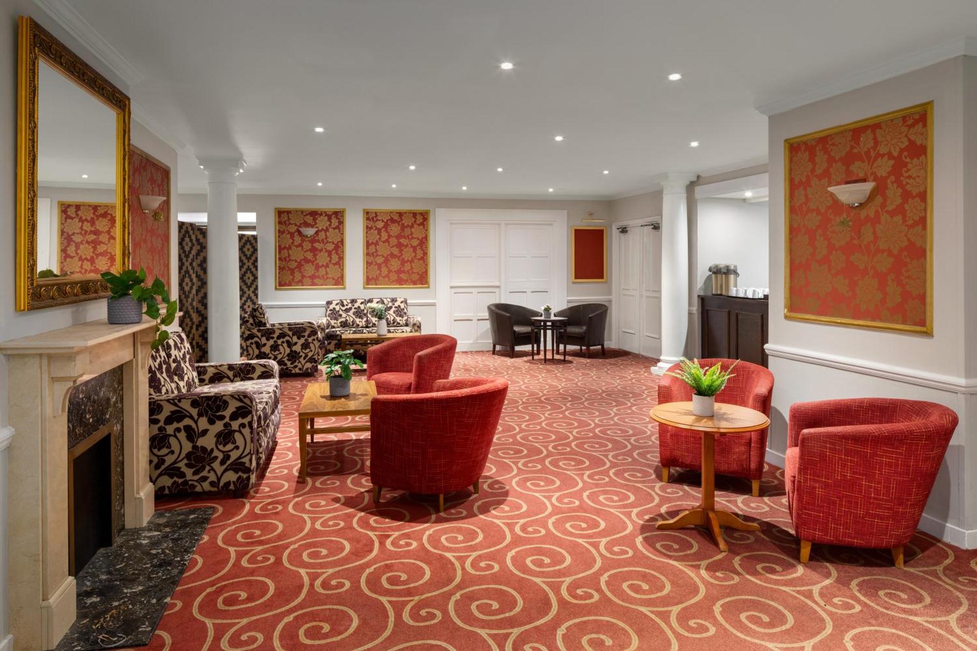 Ramada By Wyndham Cheltenham Golden Valley Kültér fotó
