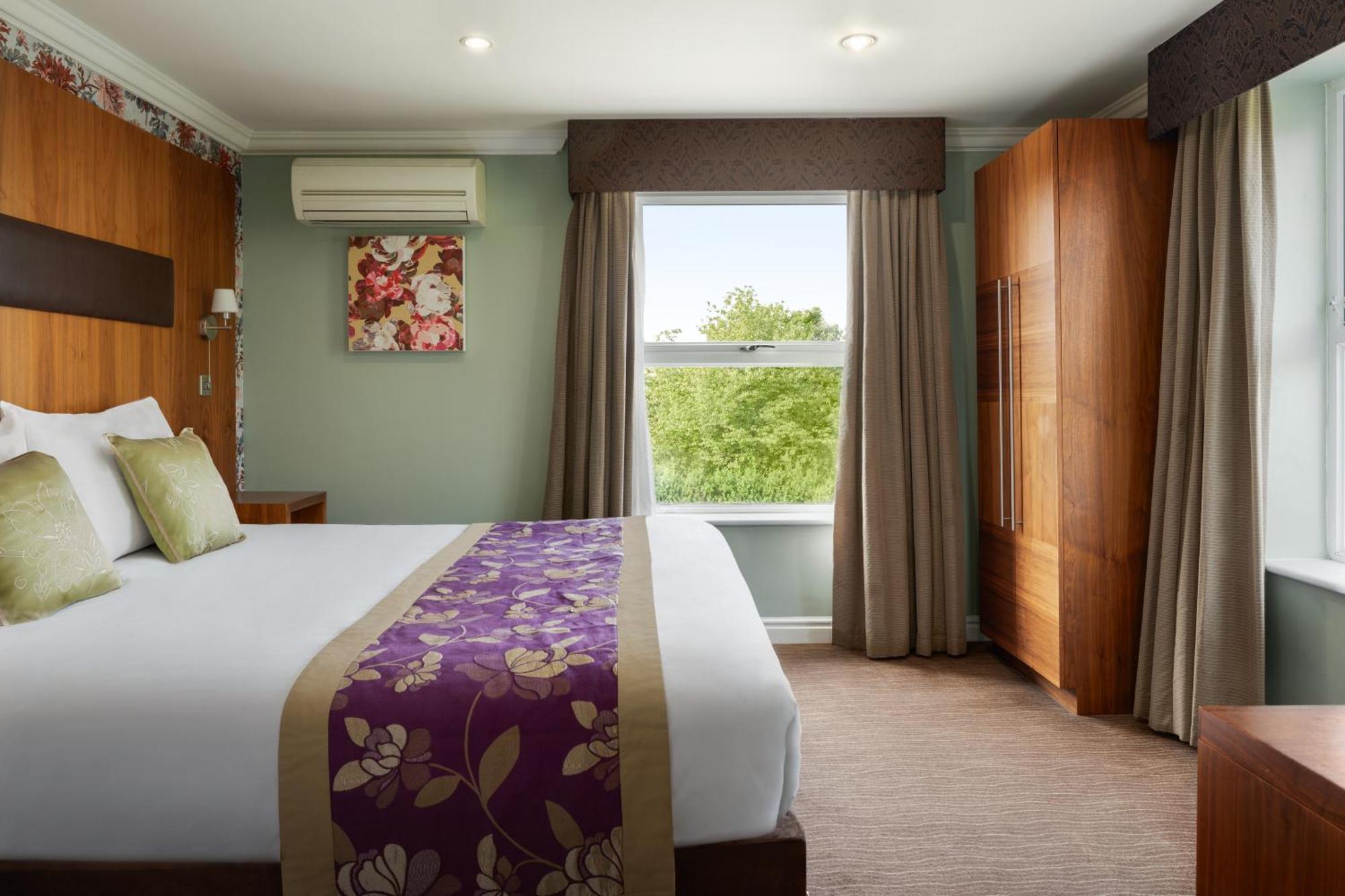Ramada By Wyndham Cheltenham Golden Valley Kültér fotó