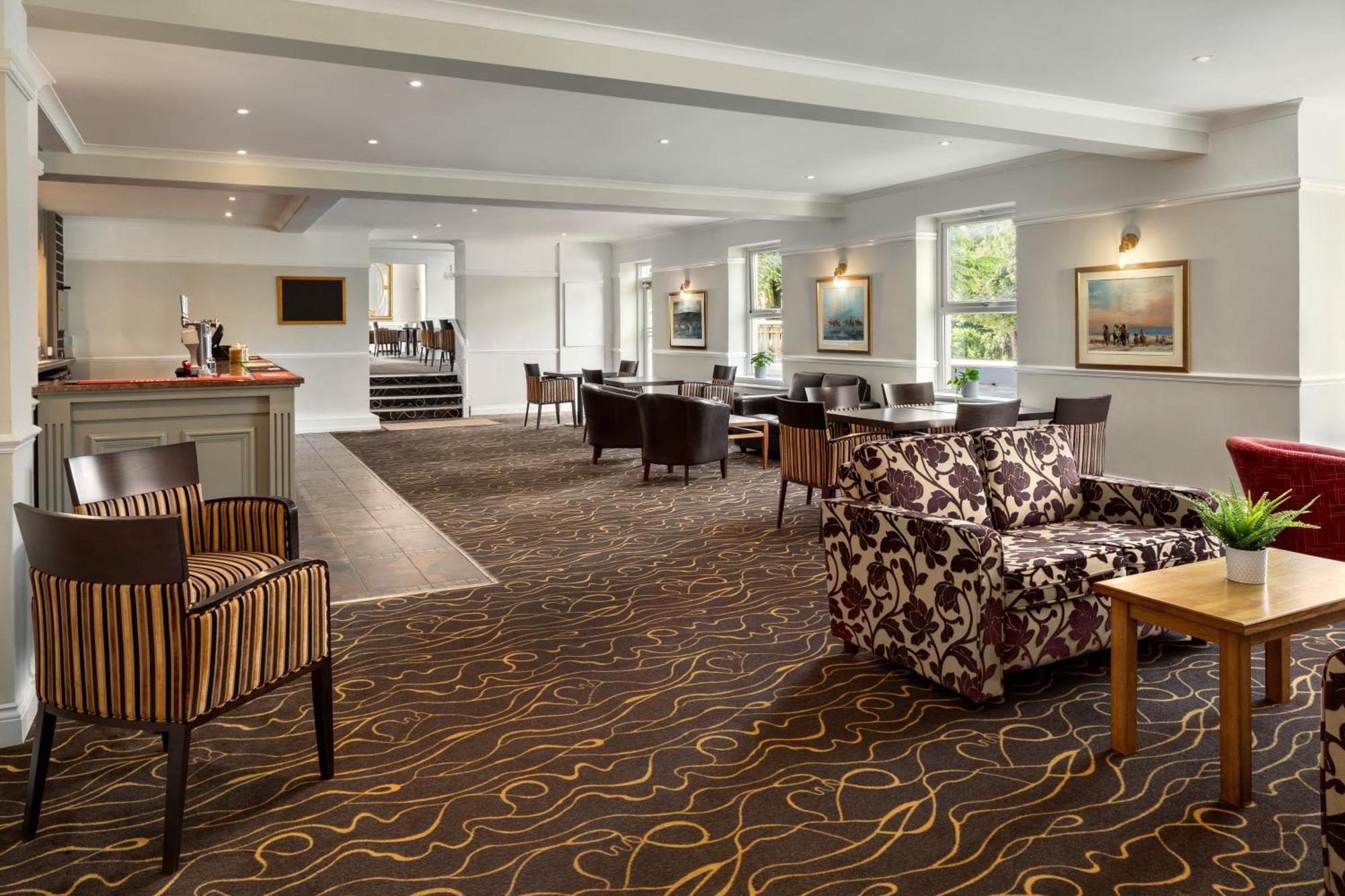 Ramada By Wyndham Cheltenham Golden Valley Kültér fotó