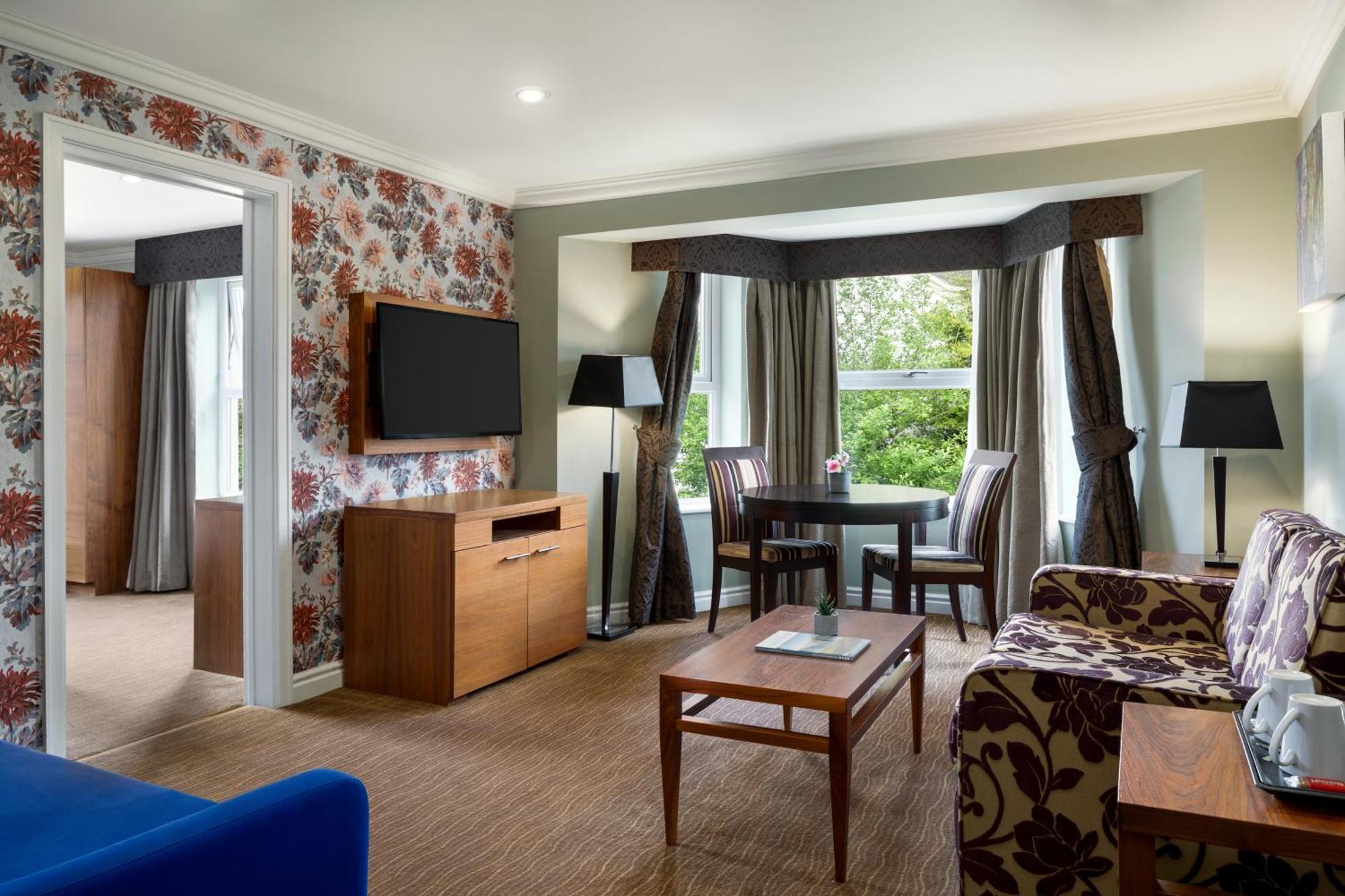 Ramada By Wyndham Cheltenham Golden Valley Kültér fotó