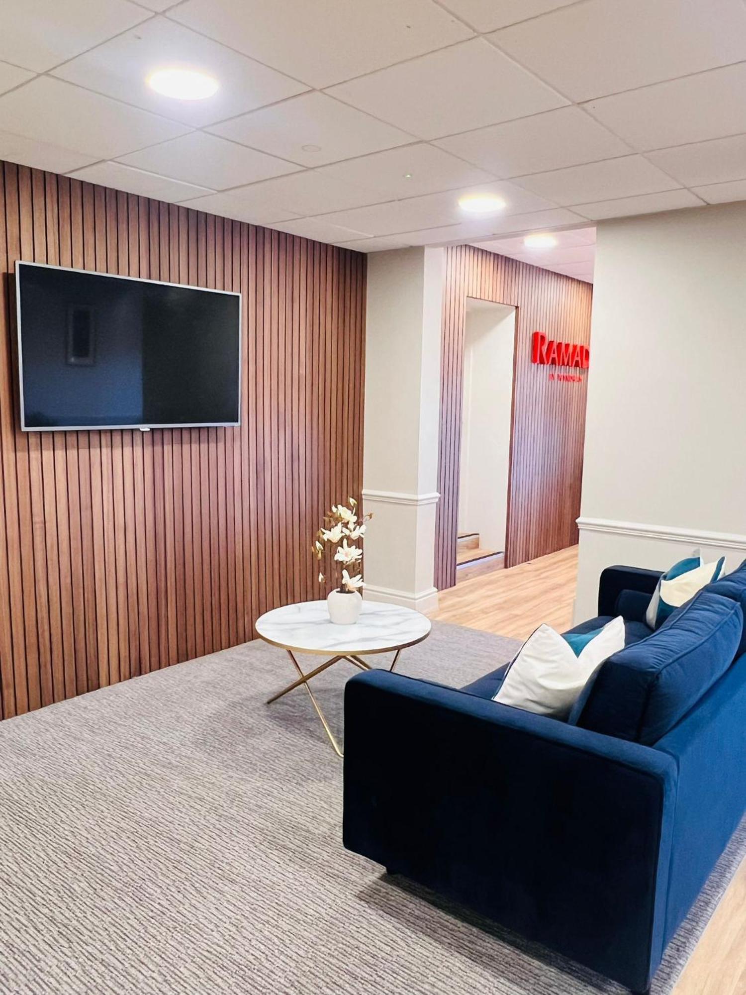 Ramada By Wyndham Cheltenham Golden Valley Kültér fotó