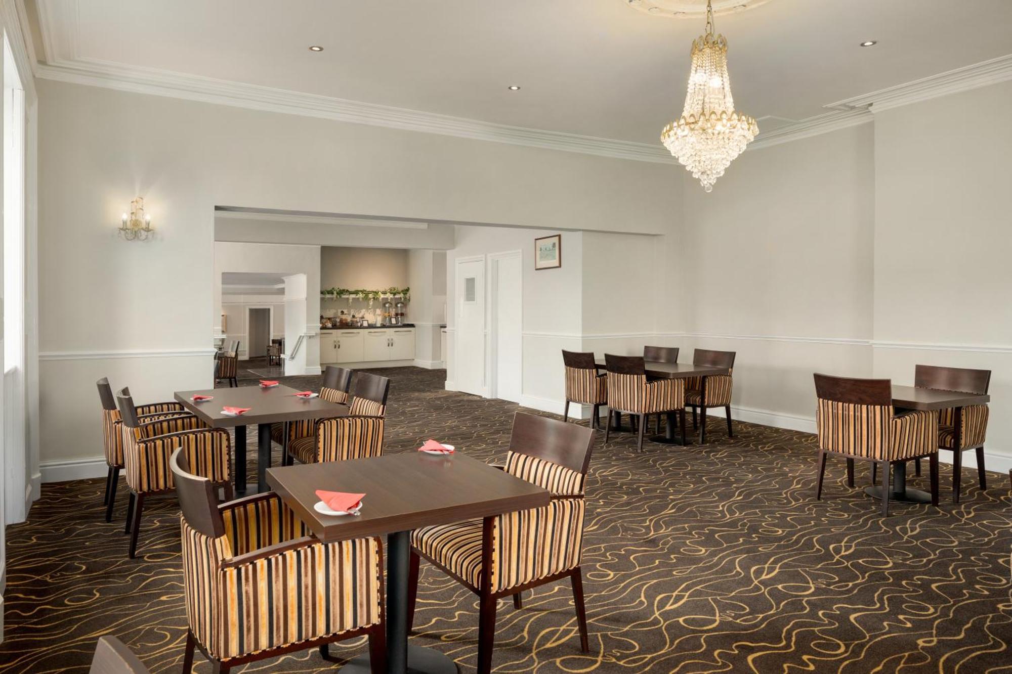 Ramada By Wyndham Cheltenham Golden Valley Kültér fotó