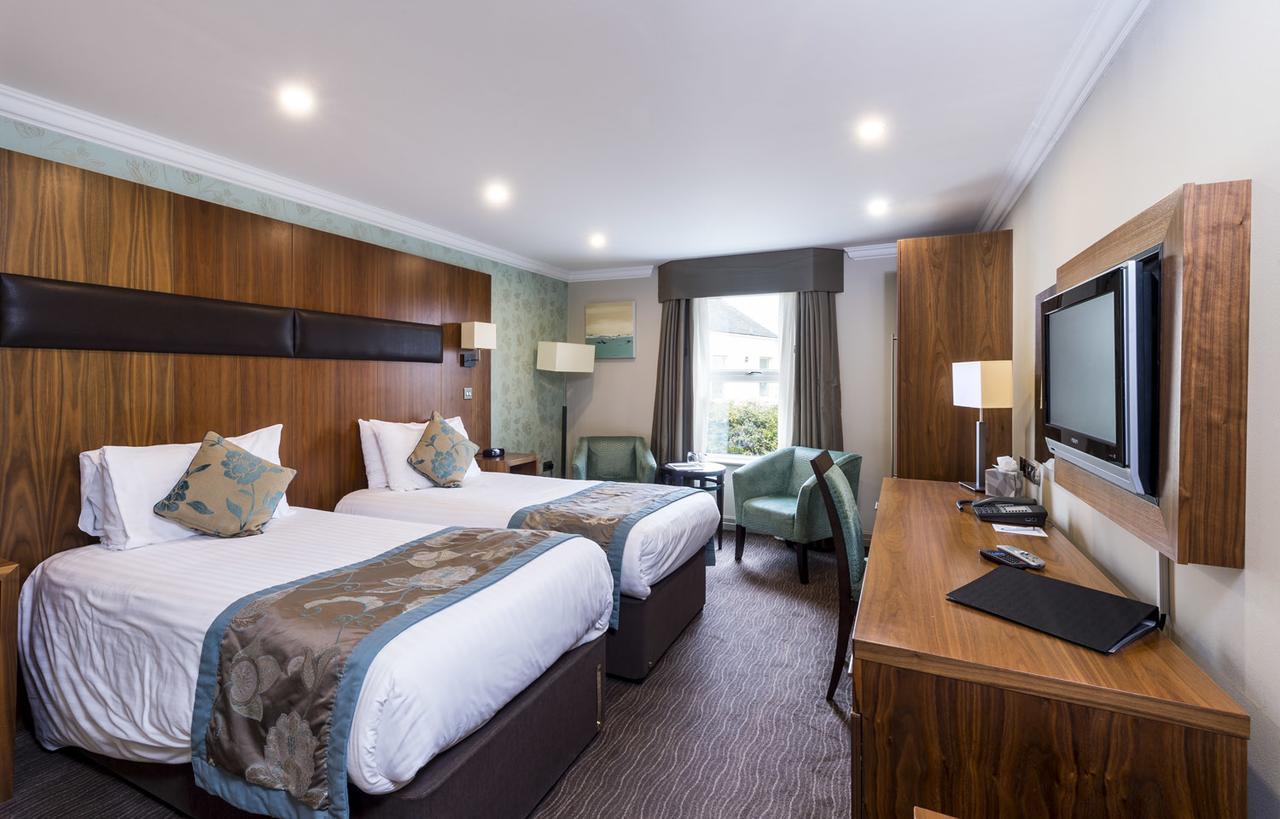 Ramada By Wyndham Cheltenham Golden Valley Kültér fotó