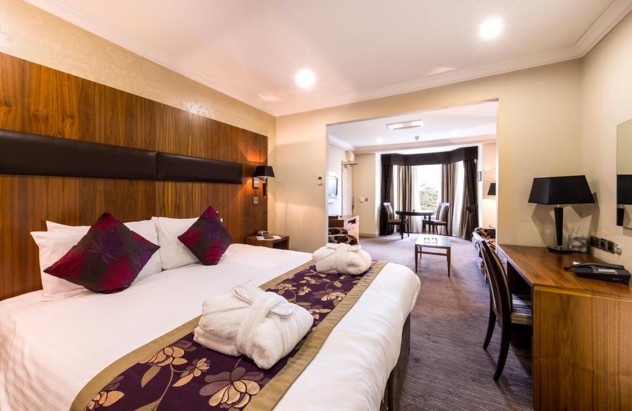 Ramada By Wyndham Cheltenham Golden Valley Kültér fotó