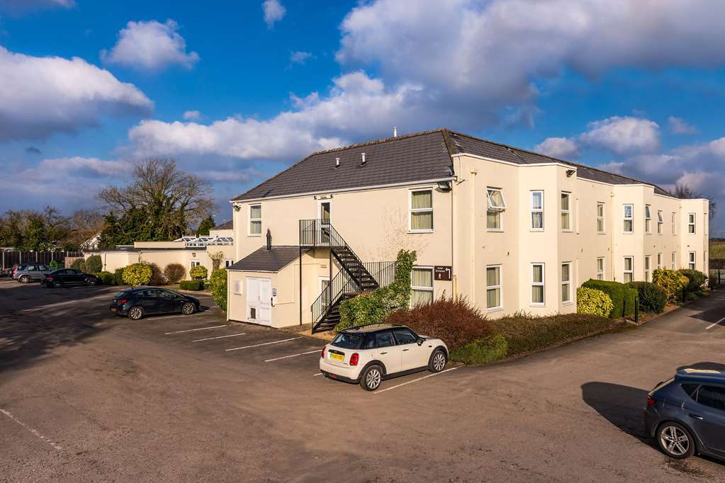 Ramada By Wyndham Cheltenham Golden Valley Kültér fotó